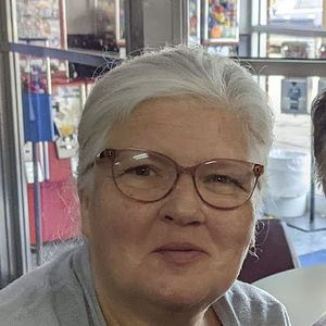 Meet your Posher, Lois